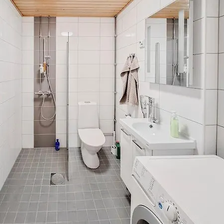 2-room Apartment, 7 Mins By Train To Airport *