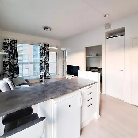 2-room Apartment, 7 Mins By Train To Airport Vantaa