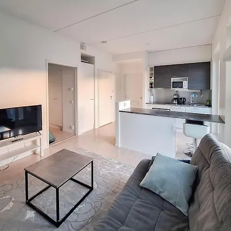 2-room Apartment, 7 Mins By Train To Airport