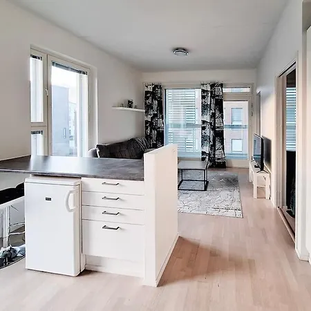 2-room Apartment, 7 Mins By Train To Airport Lejlighed Vantaa