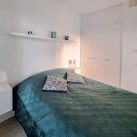 2-room Apartment, 7 Mins By Train To Airport * Βάνταα